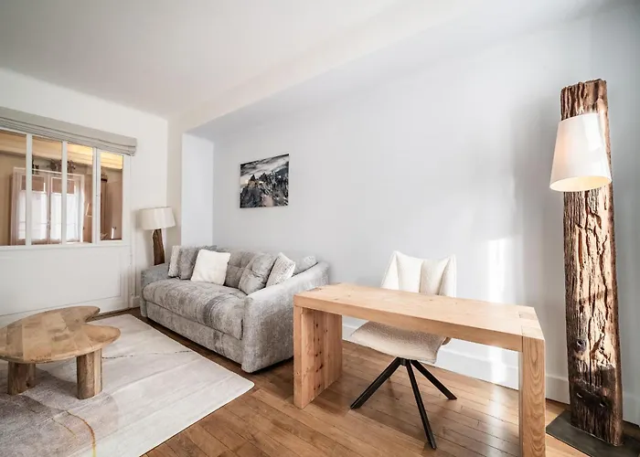 Brina - By Emerald Apartment *